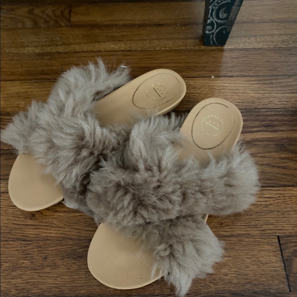 Gorgeous Italian slippers.  Run slightly small hence I need to  sell them! - Picture 4 of 7